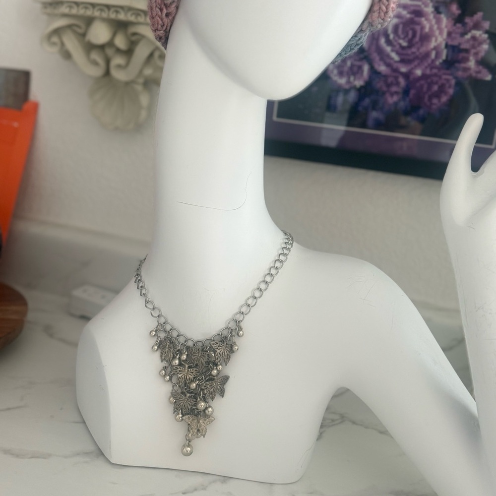 Elegant Silver Floral Necklace